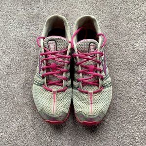 Brooks Spikeless Track and Field Shoes, size 8.5